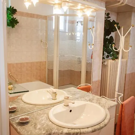 Varazsfeszek Vendeghaz *