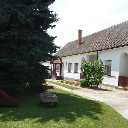 Feriehus Varazsfeszek Vendeghaz